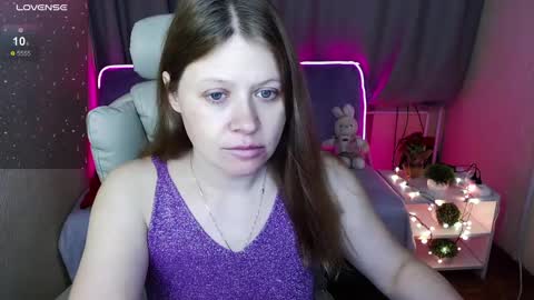 Snapshot of alekasamui chatting on 12.20.24 Aleksa online show from 12.20.24