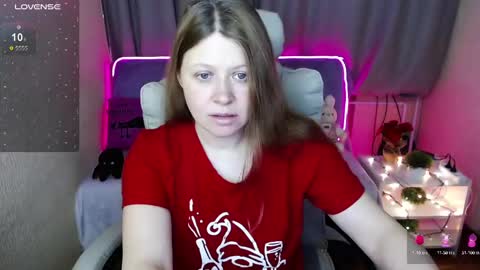 Snapshot of alekasamui chatting on 12.27.24 Aleksa online show from 12.27.24