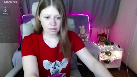 Snapshot of alekasamui chatting on 01.16.25 Aleksa online show from 01.16.25