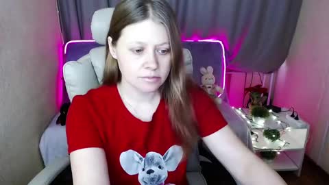 Snapshot of alekasamui chatting on 02.17.25 Aleksa online show from 02.17.25