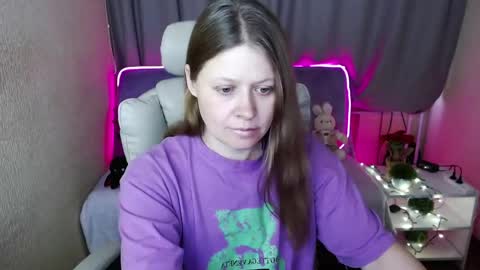 Snapshot of alekasamui chatting on 02.21.25 Aleksa online show from 02.21.25