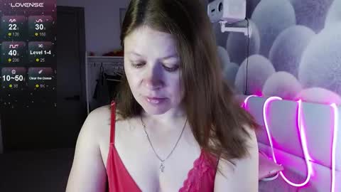 Snapshot of alekasamui chatting on 09.21.25 Aleksa online show from 09.21.25