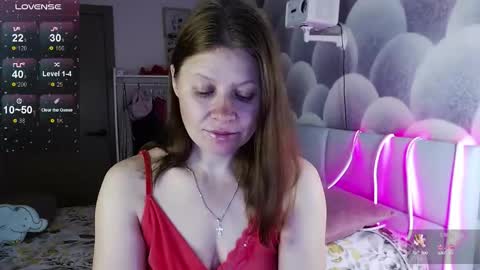 Snapshot of alekasamui chatting on 09.28.25 Aleksa online show from 09.28.25