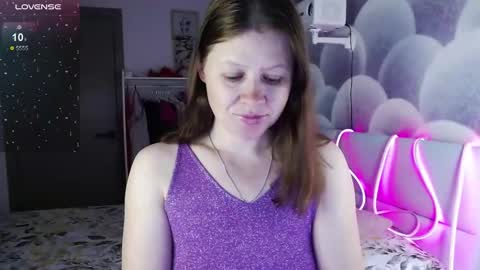 Snapshot of alekasamui chatting on 09.28.25 Aleksa online show from 09.28.25