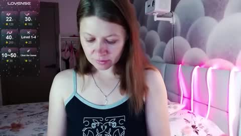 Snapshot of alekasamui chatting on 10.18.25 Aleksa online show from 10.18.25