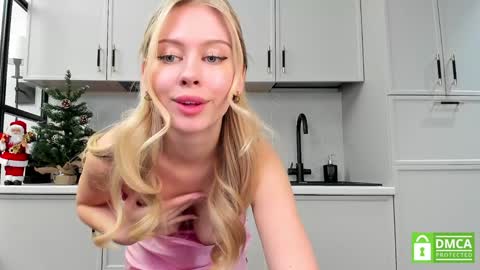 Snapshot of aleksa_cutie chatting on 12.21.24 Next stream - 2 dec -  online show from 12.21.24