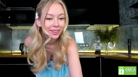 Snapshot of aleksa_cutie chatting on 01.03.25 Next stream - 2 dec -  online show from 01.03.25