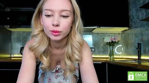 Snapshot of aleksa_cutie chatting on 01.12.25 Next stream - 2 dec -  online show from 01.12.25