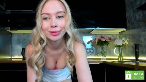 Snapshot of aleksa_cutie chatting on 01.18.25 Next stream - 2 dec -  online show from 01.18.25