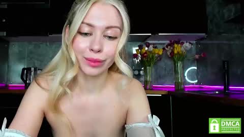 Snapshot of aleksa_cutie chatting on 03.11.25 Next stream - 2 dec -  online show from 03.11.25