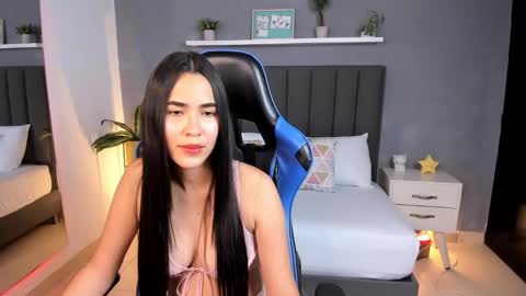 Snapshot of alessia_leroy chatting on 02.11.25 A L E S S I A online show from 02.11.25