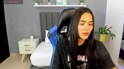 Snapshot of alessia_leroy chatting on 02.18.25 A L E S S I A online show from 02.18.25