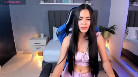 Snapshot of alessia_leroy chatting on 02.22.25 A L E S S I A online show from 02.22.25