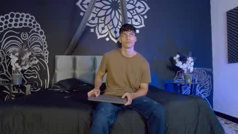 Snapshot of alessiovitale chatting on 11.05.25 Alessio online show from 11.05.25