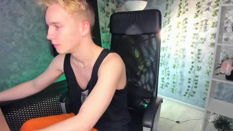 Snapshot of alex__sweet chatting on 12.22.24 your Alex online show from 12.22.24
