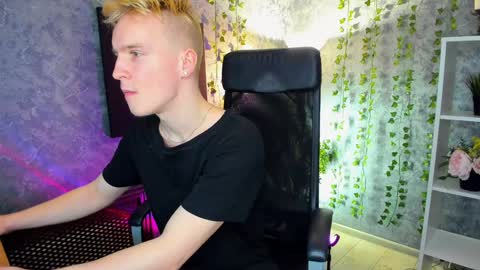 Snapshot of alex__sweet chatting on 01.04.25 your Alex online show from 01.04.25