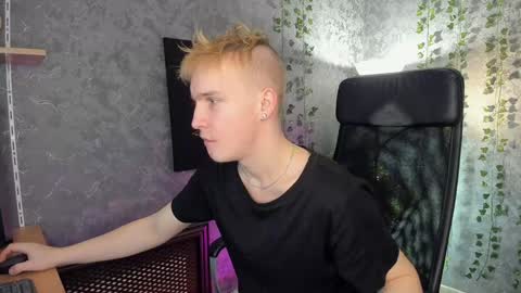 Snapshot of alex__sweet chatting on 01.05.25 your Alex online show from 01.05.25