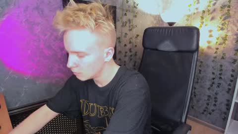 Snapshot of alex__sweet chatting on 02.08.25 your Alex online show from 02.08.25