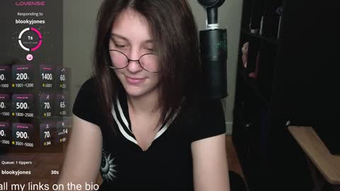Snapshot of alexa_dream chatting on 12.11.24 dont be afraid to click social media link its working just click on that online show from 12.11.24