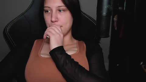 Snapshot of alexa_dream chatting on 12.12.24 dont be afraid to click social media link its working just click on that online show from 12.12.24