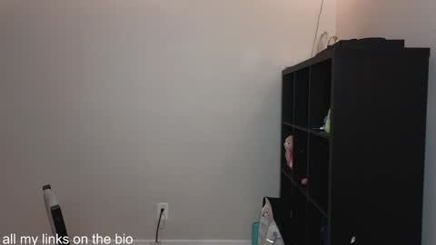 Snapshot of alexa_dream chatting on 12.25.24 dont be afraid to click social media link its working just click on that online show from 12.25.24