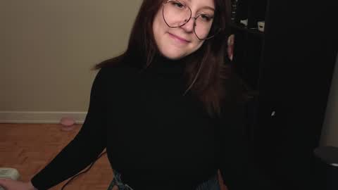 Snapshot of alexa_dream chatting on 12.25.24 dont be afraid to click social media link its working just click on that online show from 12.25.24