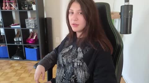Snapshot of alexa_dream chatting on 09.10.25 dont be afraid to click social media link its working just click on that online show from 09.10.25