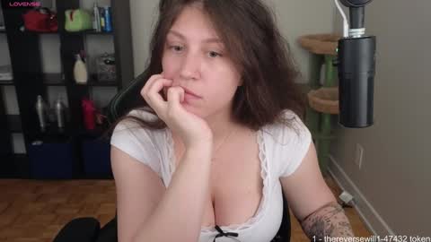 Snapshot of alexa_dream chatting on 10.01.25 dont be afraid to click social media link its working just click on that online show from 10.01.25