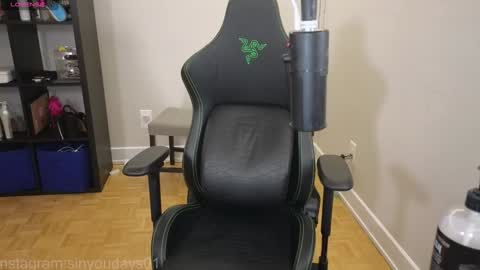 Snapshot of alexa_dream chatting on 11.08.25 dont be afraid to click social media link its working just click on that online show from 11.08.25