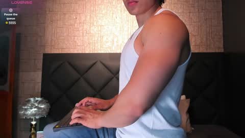 Snapshot of alexander_classy chatting on 02.08.25 Alex online show from 02.08.25