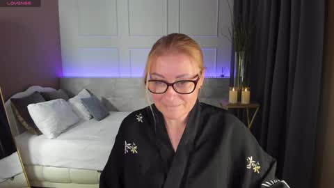 Snapshot of alexandra_kind chatting on 12.11.24 Alexandra online show from 12.11.24