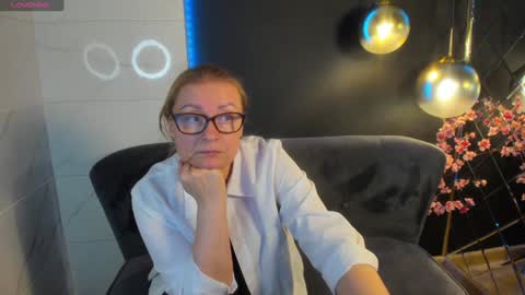 Snapshot of alexandra_kind chatting on 12.14.24 Alexandra online show from 12.14.24