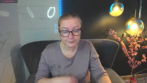 Snapshot of alexandra_kind chatting on 12.17.24 Alexandra online show from 12.17.24