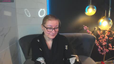 Snapshot of alexandra_kind chatting on 12.19.24 Alexandra online show from 12.19.24