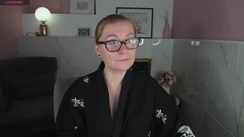 Snapshot of alexandra_kind chatting on 01.16.25 Alexandra online show from 01.16.25