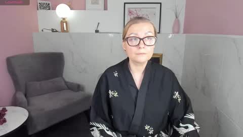 Snapshot of alexandra_kind chatting on 02.12.25 Alexandra online show from 02.12.25