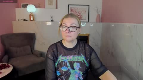 Snapshot of alexandra_kind chatting on 02.17.25 Alexandra online show from 02.17.25