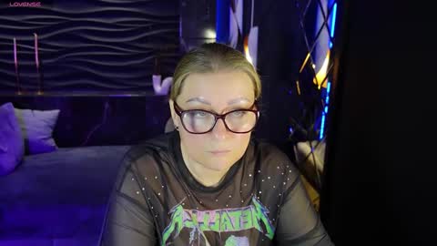 Snapshot of alexandra_kind chatting on 02.19.25 Alexandra online show from 02.19.25