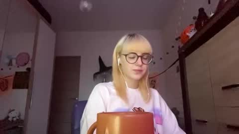 Lia online show from 11.12.25