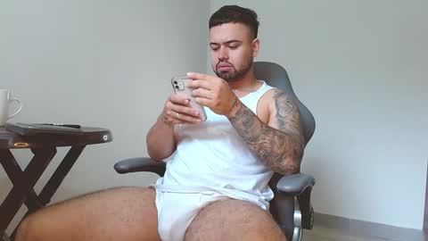 Snapshot of alexandro_king chatting on 01.05.25 ALEX online show from 01.05.25