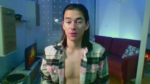 Snapshot of alexdavey chatting on 12.18.24 online show from 12.18.24