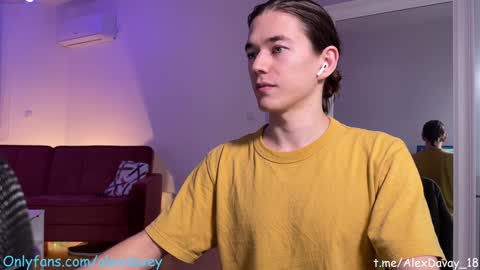 Snapshot of alexdavey chatting on 01.25.25 online show from 01.25.25