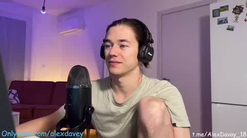 Snapshot of alexdavey chatting on 02.02.25 online show from 02.02.25