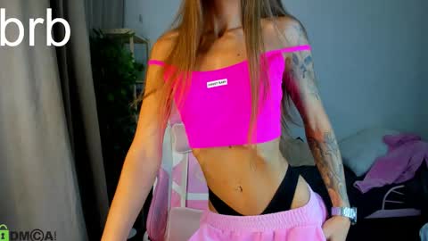 Alexis   Mon Tue Wed Thu Fri 7 GMT 0100am-0700am  online show from 09.24.25