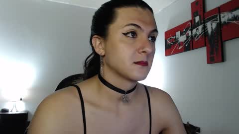 Snapshot of alguien_mas01 chatting on 02.27.25 cami online show from 02.27.25