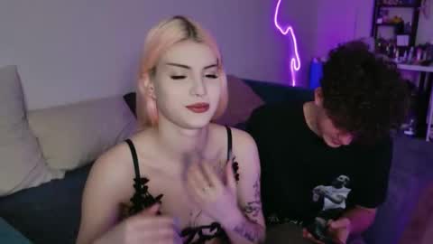 Snapshot of alice118james chatting on 09.19.25 alice and james online show from 09.19.25