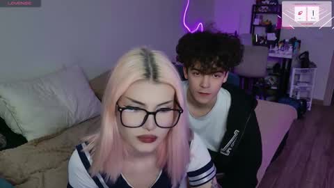 Snapshot of alice118james chatting on 09.27.25 alice and james online show from 09.27.25