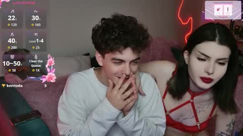 Snapshot of alice118james chatting on 10.09.25 alice and james online show from 10.09.25