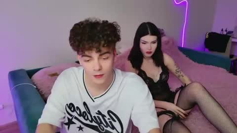 Snapshot of alice118james chatting on 11.07.25 alice and james online show from 11.07.25