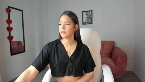 Snapshot of alice23jones chatting on 03.08.25 Alice online show from 03.08.25